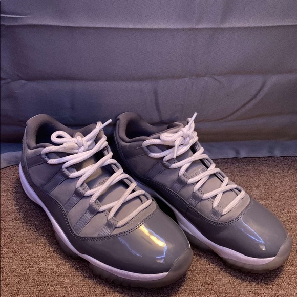 Jordan 11 low cool grey size 9.5 (no box ) - Picture 2 of 6